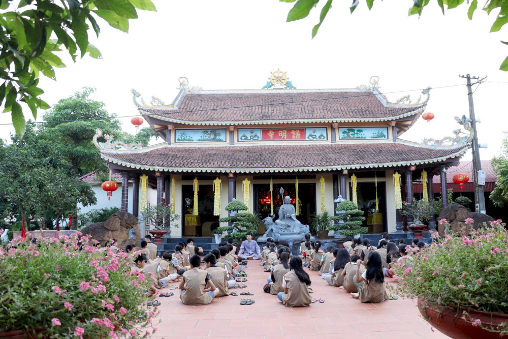 Bạn có thể đăng ký ở lại chùa làm công quả